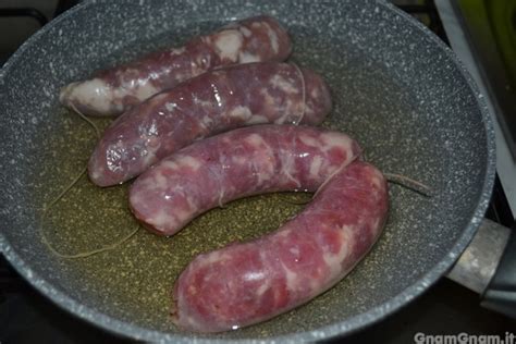 Salsiccia In Padella La Ricetta Di Gnam Gnam