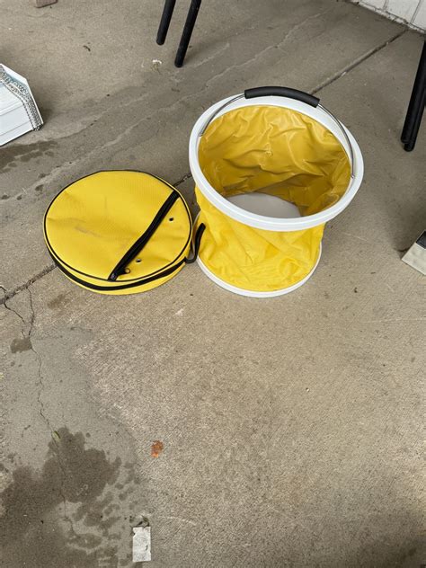 Collapsible storage container