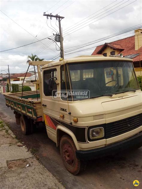 Caminhao Mercedes benz MB 708 usado à venda