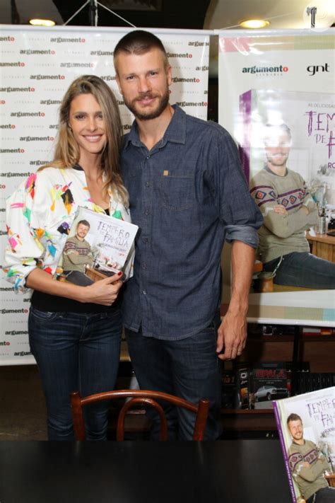 Foto Rodrigo Hilbert lança livro inspirado no Tempero de Família