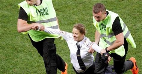 Pussy Riot Se Atribuye Invasión Al Campo De Juego En La Final Francia