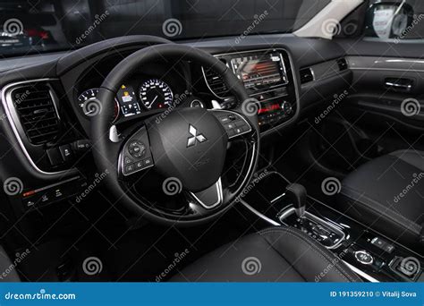 Novosibirsk Rusia Ndash 25 May 2020 Mitsubishi Outlander Imagen