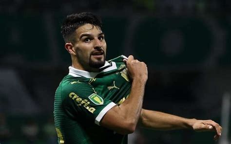 Atacante do Palmeiras elogia Zubeldía técnico do São Paulo Um pai