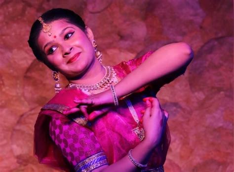 5 Basic Kathak Dance Steps for New Learners - ipassio