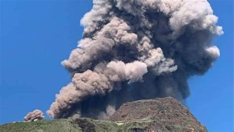 Stromboli La Scuola Sotto Al Vulcano Qui Tremano Porte E Finestre