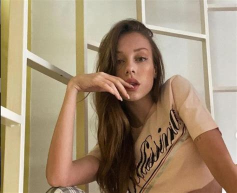 Ester Expósito disfruta de la soltería en diminuto bikini nude El Siglo de Torreón