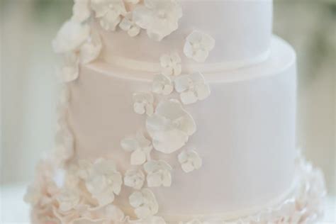 Summer Brides You Ll Want These Pretty Naked Wedding Cakes