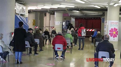 Livorno inaugurato al PalaModì il nuovo hub vaccinale