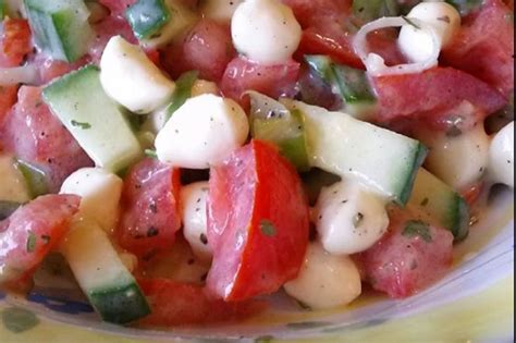 Recette Salade Aux Perles De Bocconcini Food Fruit Salad Salad