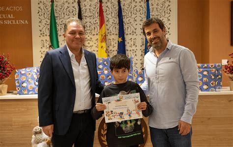 Julia Carmona Fernández ganadora del V Concurso de Postales Navideñas