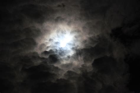 無料画像 風景 自然 雲 空 夜 太陽光 雰囲気 不気味な イブニング スペース 闇 黒 満月 月光 明るい シーン 現象 天体 5184x3456