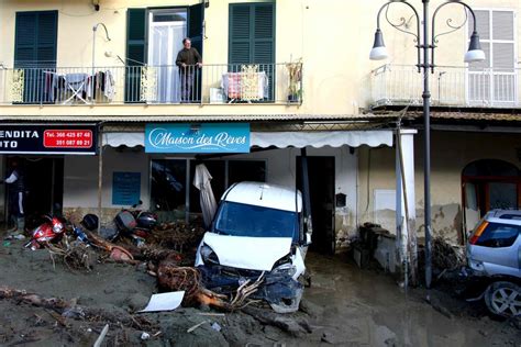 Decenas De Desaparecidos En Ischia