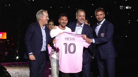 David Beckham welcomes Lionel Messi in spectacular Inter Miami ...