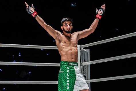 ismail khan faces rabindra dhant   friday fights  asian mma