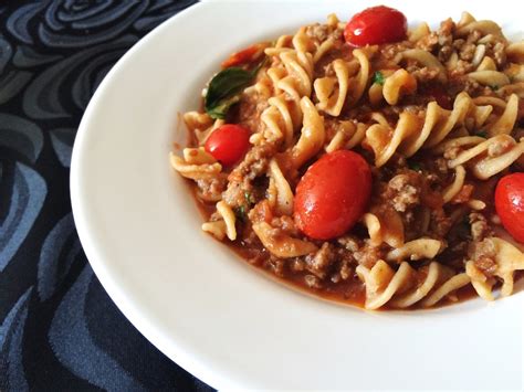 Tinha na Cozinha Receita Fusilli integral à bolonhesa