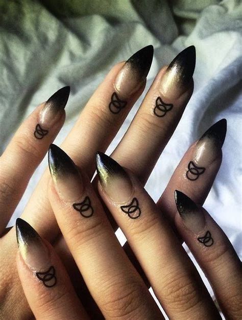 Pin On Nails Halloween Nails Diy Gothic Nail Art Gothic