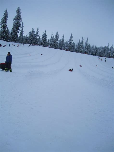 Snow Tubing at Snoqualmie Pass, WA - childfreelifeadventures.com