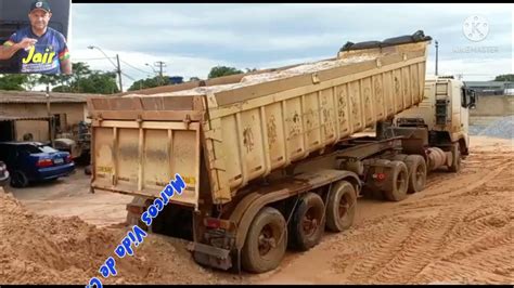 Jair E Seu Caminhão Caçamba Derramado Areia Caçamba Descarregado Areia