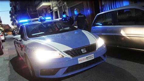 Mascherati In Fuga E Fucile Puntato Contro La Polizia Lasiciliaweb