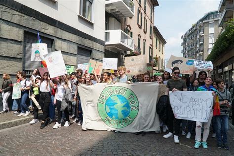 Como Tornano In Piazza I Fridays For Future Per Il Clima E Contro