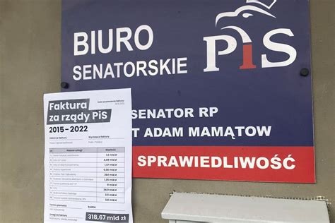 Faktura Za Rz Dy Pis Wywieszona Na Biurze Senatora W Ostro Ce Opiewa