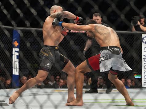 Alexander Volkanovski def. Max Holloway at UFC 276: Best photos