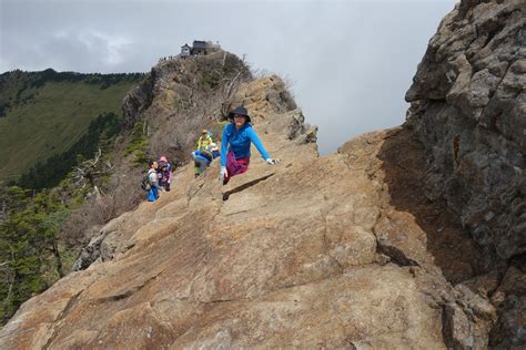 石鎚山 四つの鎖場と天狗岳へのナイフリッジ やまてくさんの石鎚山・堂ヶ森・二ノ森の活動データ Yamap ヤマップ