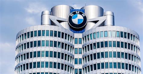 Automobilka BMW zaznamenala výrazný pokles zisku TREND