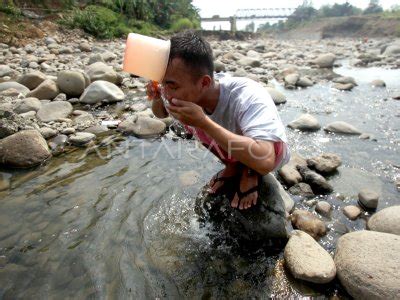 Kekeringan Di Bogor Antara Foto