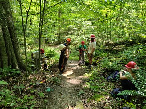 MCM Volunteers Receive Trail Maintenance Training – Mountain Club of