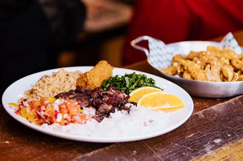 Feijoada promove explosão de sabores no Bar Nacional