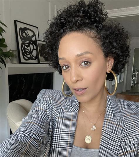 ‘Mrs. Afro Queen’: Tia Mowry Shares a Natural Hair Growth Update ...