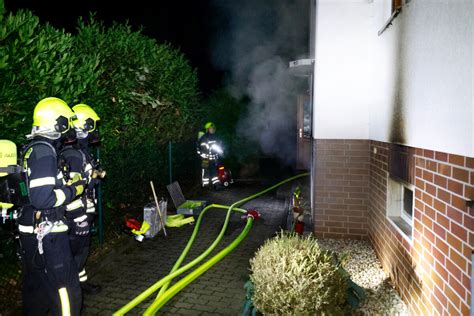 Feuerwehreinsatz In Chemnitz Keller In Flammen