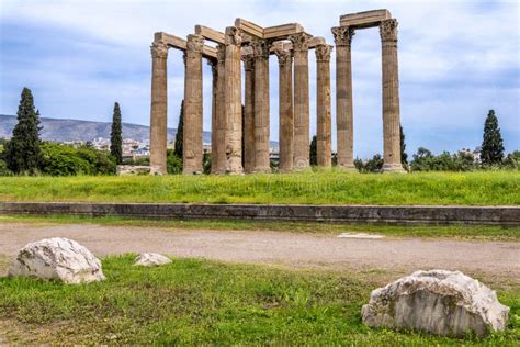 Columnas De Zeus Temple Olímpico Atenas Grecia Foto de archivo