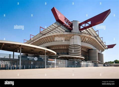 Milan san siro stadium Fotos und Bildmaterial in hoher Auflösung Alamy