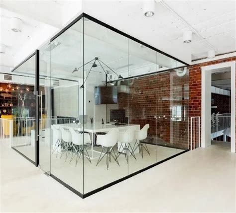 Transparent Frameless Office Glass Partitions At 450 Square Feet In