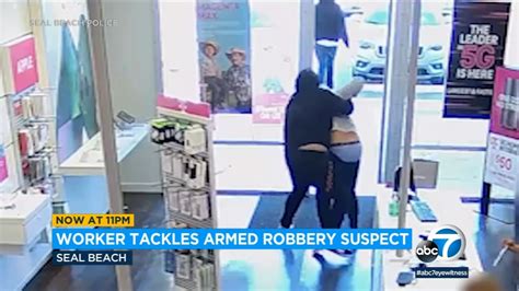 Caught On Video Seal Beach T Mobile Employee Thwarts Armed Robbery Fights Suspect Abc7 Los