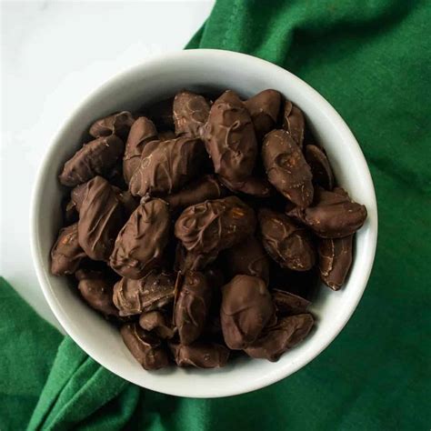 Dark Chocolate Almonds | Hint of Healthy