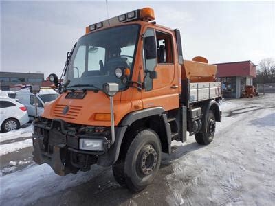 Zugmaschine Mercedes Benz Unimog U400 Mit Aufsatzstreuer Gmeiner STA