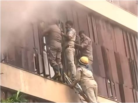 Fierce Fire Broke Out In Hotel Levana In Lucknow Many Trapped Inside