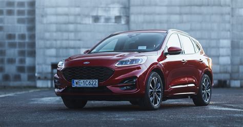 Ford wzywa do serwisu ponad 600 000 samochodów Chodzi o ryzyko pożaru