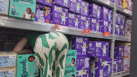 Oblivious Milf Grabbing Diapers Spandex Leggings Yoga Pants Forum