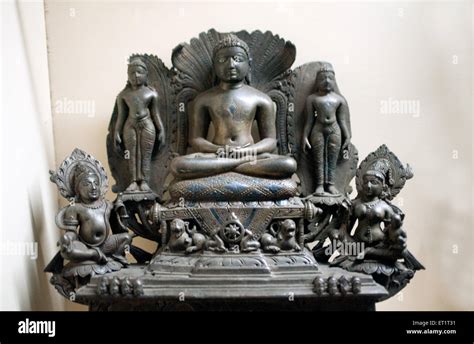 Jain Tirthankar Mahavir statue, Lord Mahavira, Baroda Museum, Vadodara ...