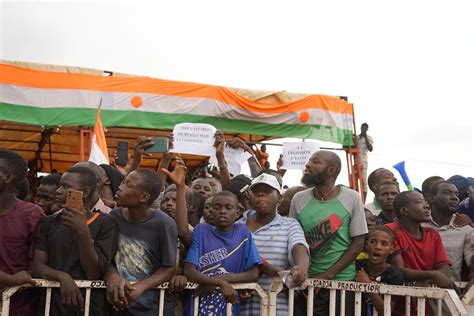 Niger i golpisti reagiscono al ritiro delle truppe francesi È un