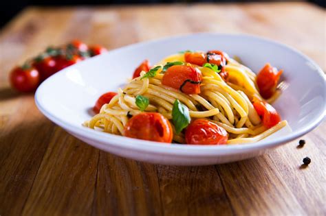 Pasta With 15 Minute Burst Cherry Tomato Sauce Heller Coley Reed