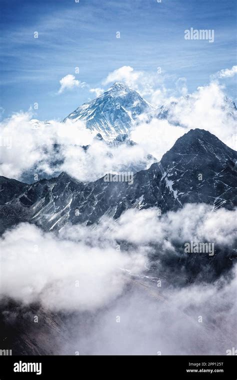 Vertical panorama mount everest hi-res stock photography and images - Alamy