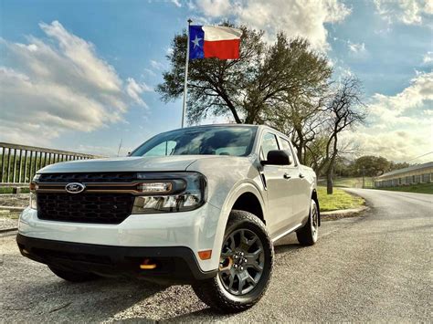 Ford Maverick XLT, a compact, versatile pickup truck