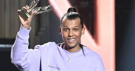 Le Chanteur Stromae Artiste Masculin Et Album Multitude Lors De La