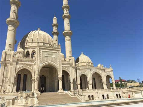 2021, 23(2) • Tsypylma Darieva: Encountering Informal and Invisible