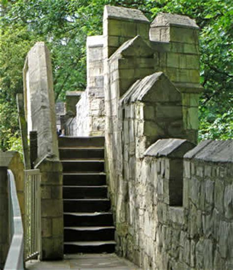 Visit York City Walls Tour Guide App